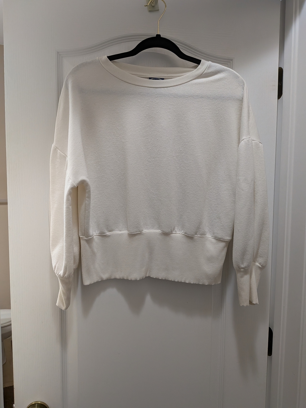 Women's Cream Pullover Sweatshirt - Minimal Long Sleeve.
